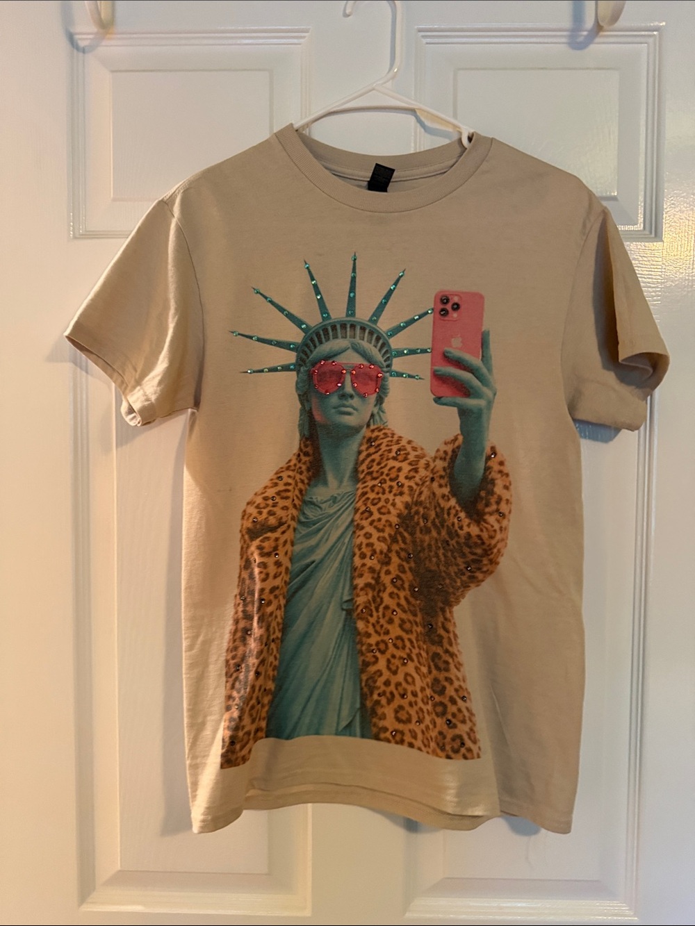 Beige Graphic Tee with Statue of Liberty Print size S